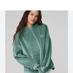 ALO Yoga Women's Sweatshirt